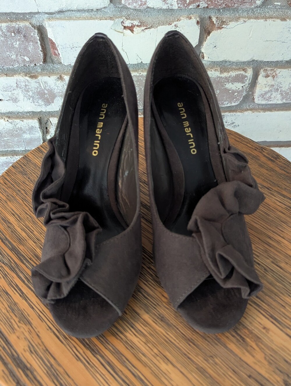 Ann Marino Hollywood Brown Ruffle Peep-Toe Pumps